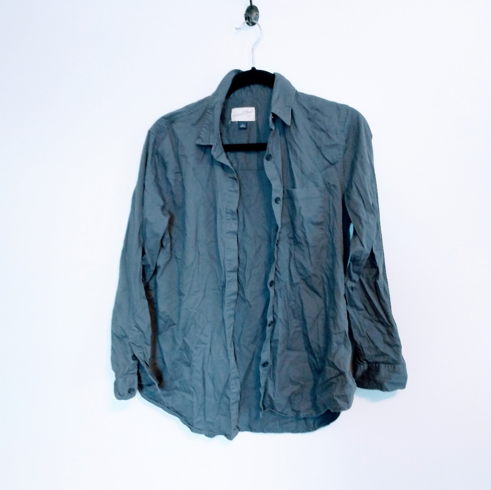 Universal Thread dark blue button up long sleeve shirt with collar size small